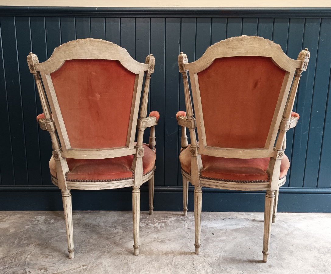 Pair of French Painted Bergère Dining Arm Chairs. (5).jpg